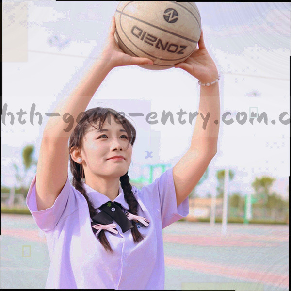 战术板与数据轨迹叠加的特写，表现赛事统计的整理与推演